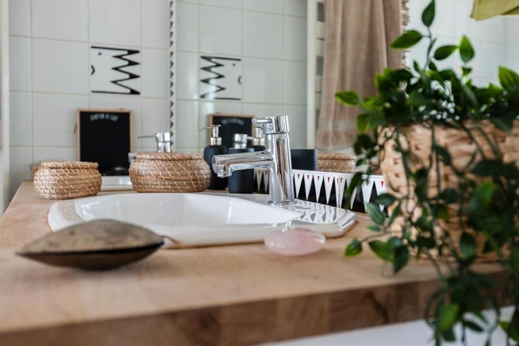Lesehan Appartement Aigues Mortes Vue Remparts Ngoại thất bức ảnh